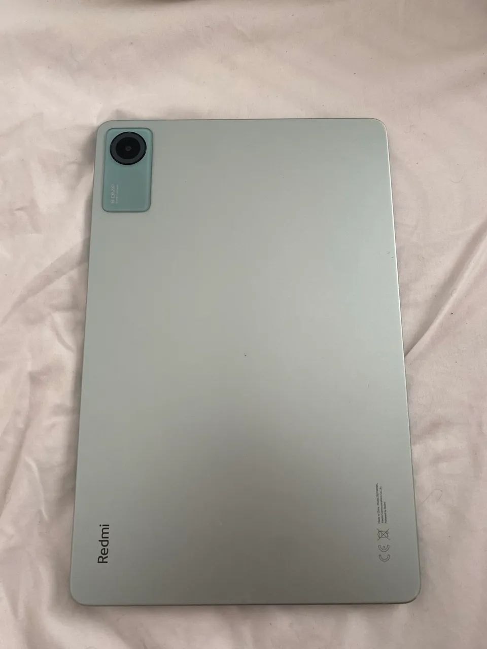 Tablet Redmi 1500 acompanha caixa 