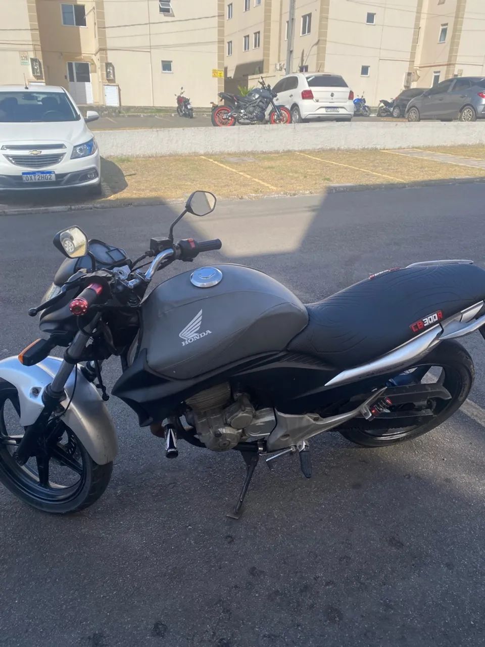 Vendo cb 300.  - Foto 2