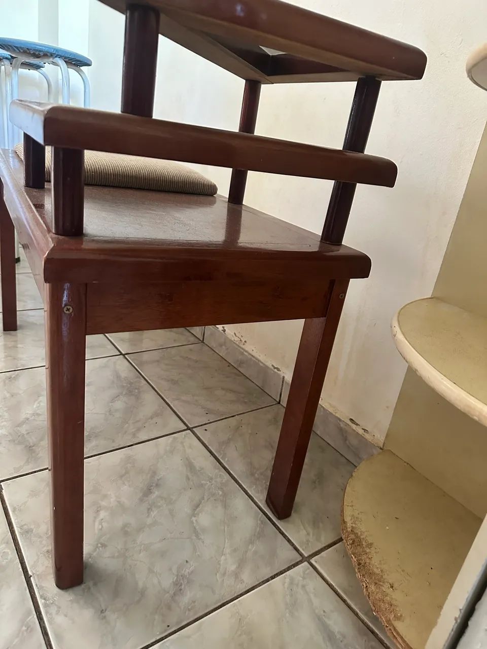 Selling a small side table470982795482910722