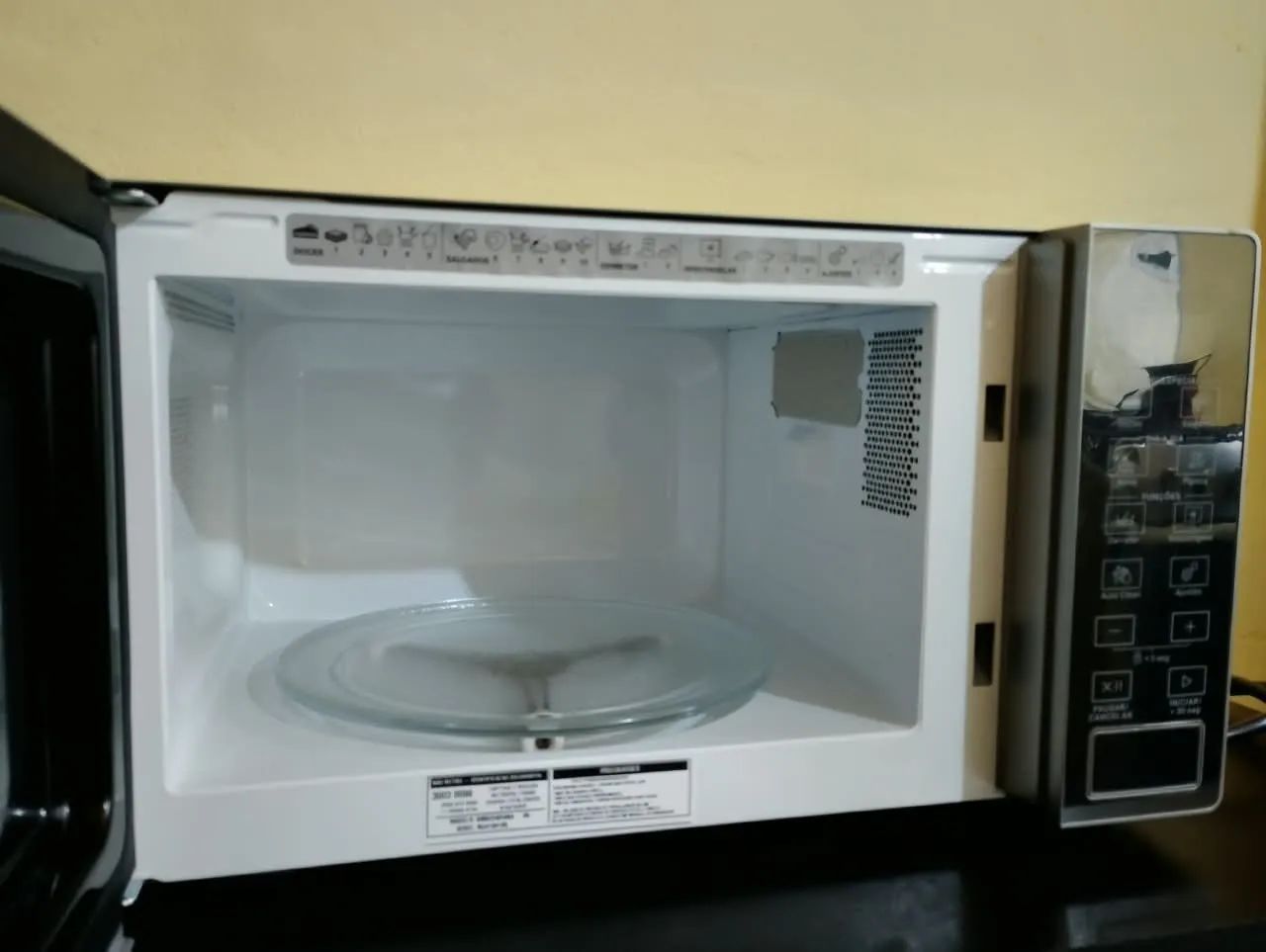 Microondas Brastemp espelhado 20 L - Foto 3
