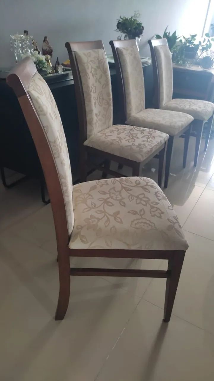 Vendo 4 Cadeiras de Madeira para Sala de Jantar - Foto 3