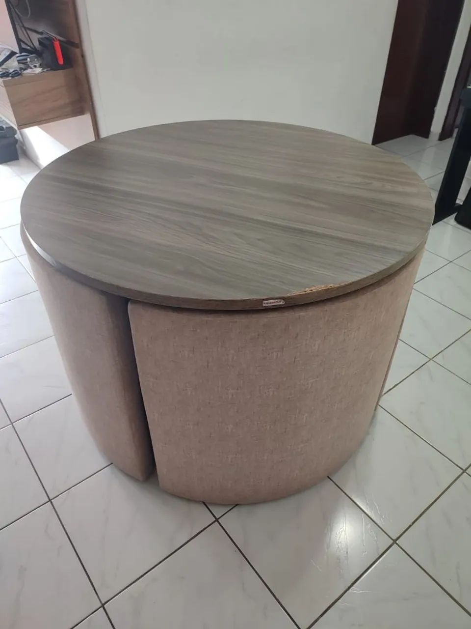 Conjunto mesa e cadeiras