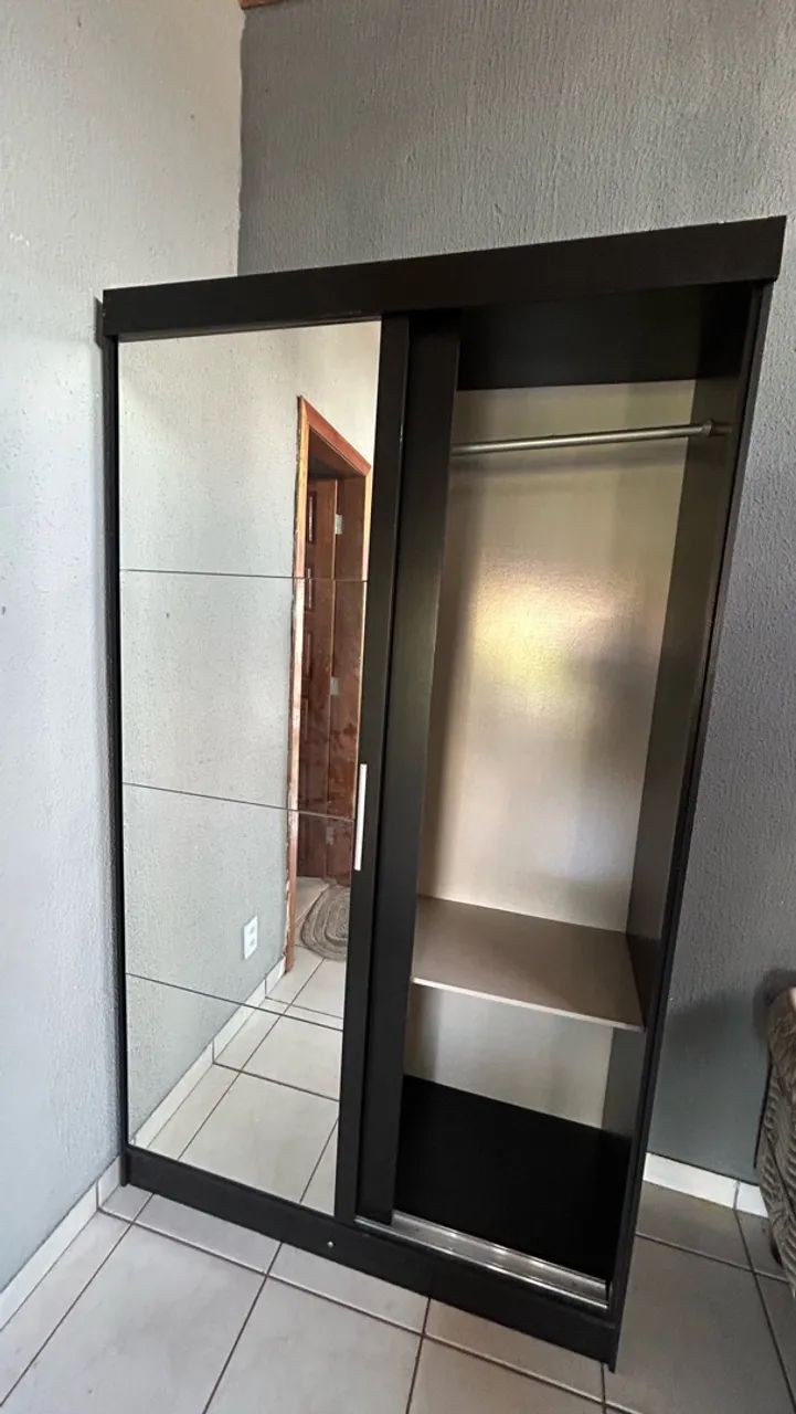 GUARDA ROUPA DE SOLTEIRO COM ESPELHO PORTA DE CORRER - Foto 4