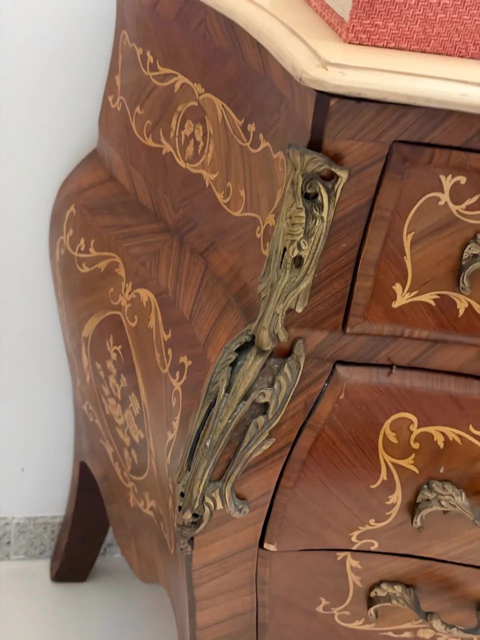 Cômoda Bombê Luís XV com Tampo de Mármore - Foto 3