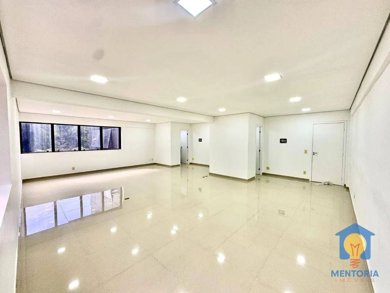 OPORTUNIDADE: AMPLA SALA COMERCIAL  DUAS EM UMA! - Foto 2