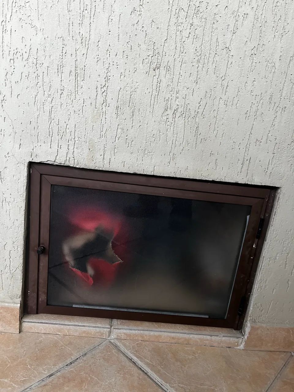 Porta de alumínio cor bronze com vidro jateado 1