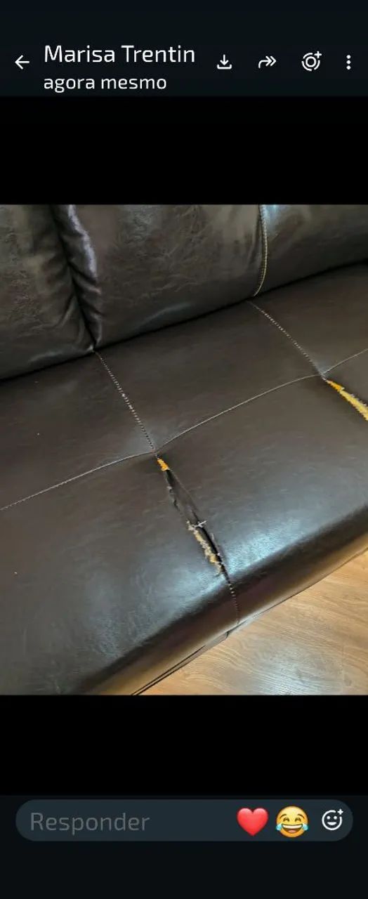 Sofá couro sintético de 3 e 2 lugares conjunto  - Foto 4