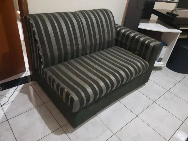 Sofá de canto dois lugares cinza e preto (listrado) - Foto 2