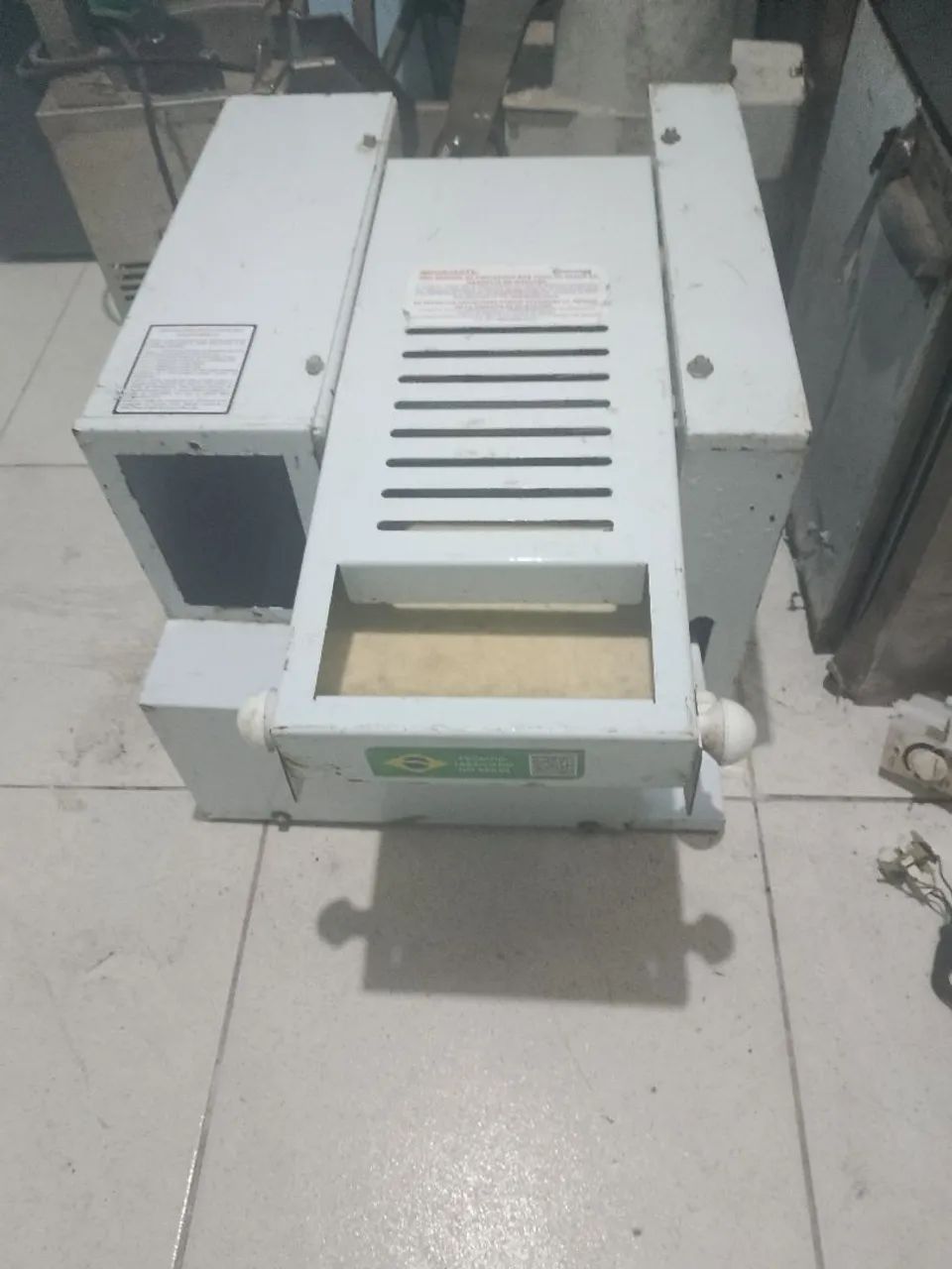 vendo modeladora de pão 220 ml - Foto 5
