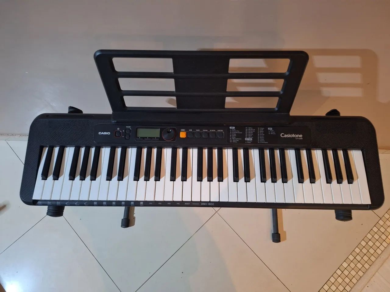 Teclado musical - Casiotone CT-S200, USADO três vezes apenas