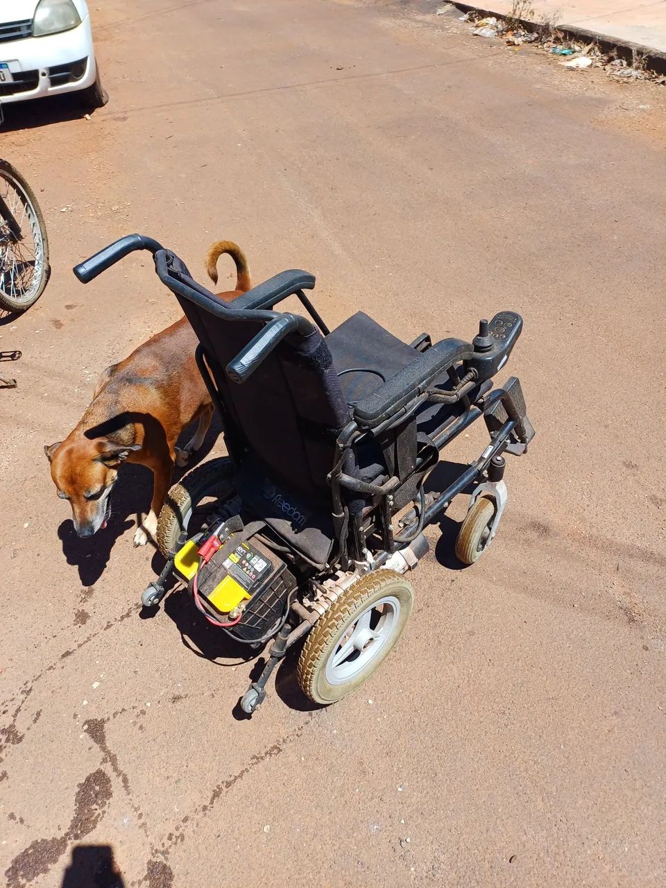 Cadeira de rodas motorizada - Foto 3