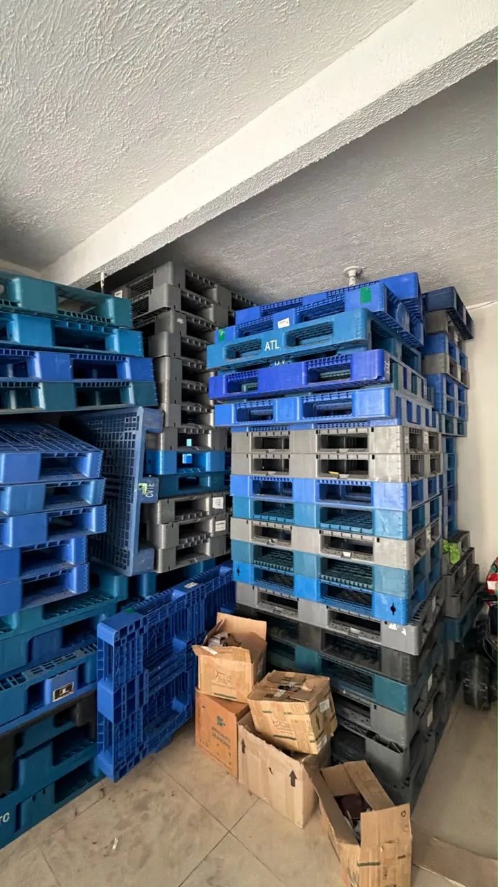 Paletes de plásticos reforçados 