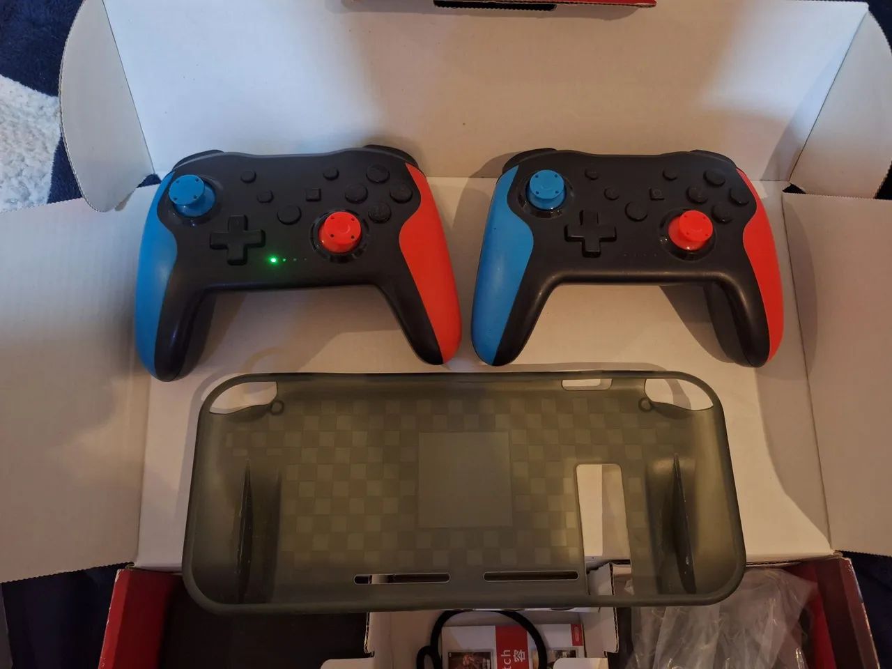 ? Nintendo Switch Completo + Dock + Joy-Cons + Acessórios - Foto 2
