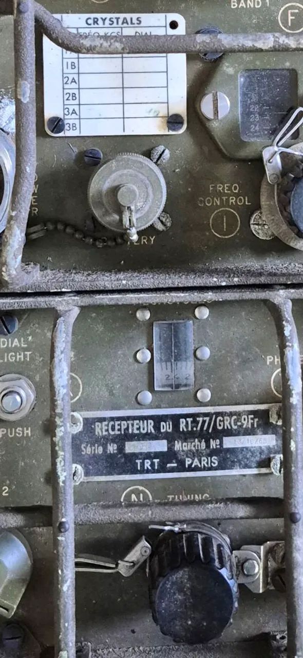 Rádio militar antigo GRC-9