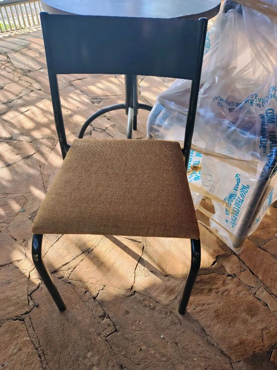 Conjunto de mesa com 04 caderiras - Foto 4