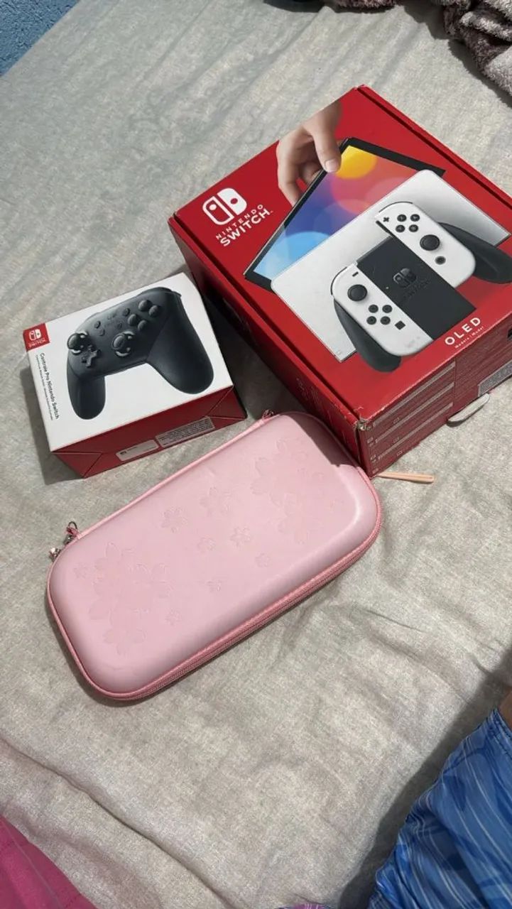 Vendo Nintendo switch Oled com manete junto 