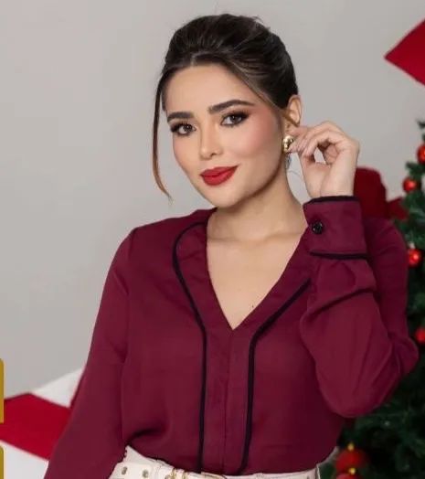 Blusa vinho com detalhe preto 