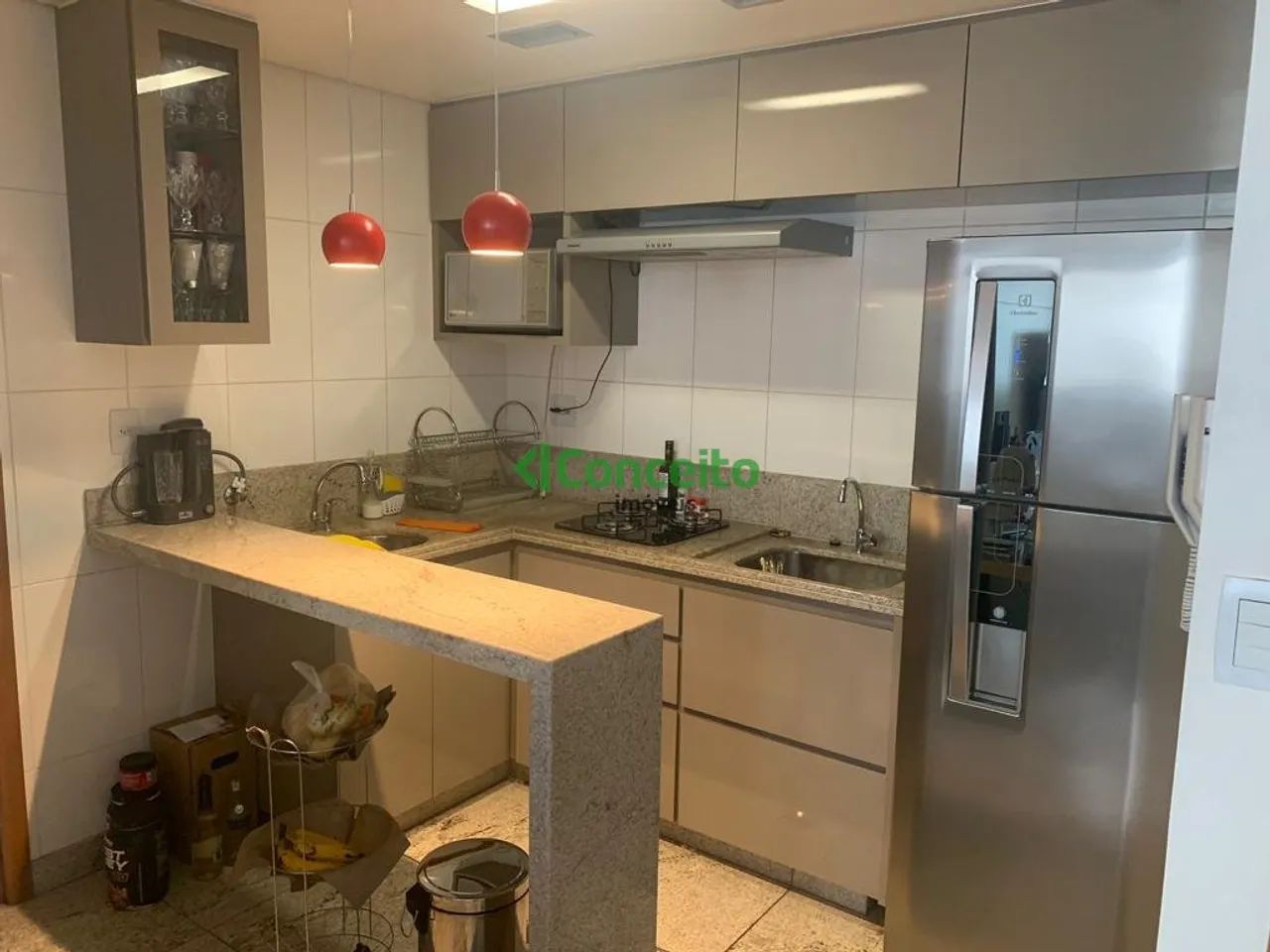 ÓTIMO APARTAMENTO, MOBILIADO COM ARMÁRIOS, GELADEIRA, MICROONDAS, COIFA E MESA. - Foto 5