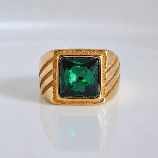 Anel Masculino com Pedra Verde. Peça Pessoal