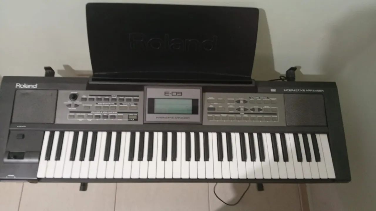 Teclado Roland E-09 Interactive Arranger + Manual Original