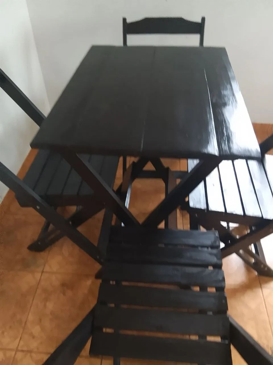 Vendo uma mesa com quatro cadeiras? - Foto 3