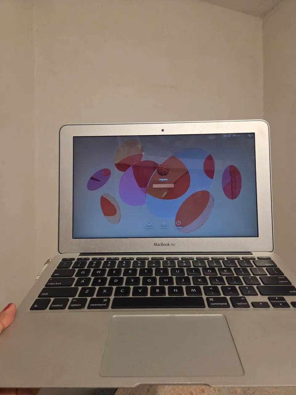 MACBOOK AIR
