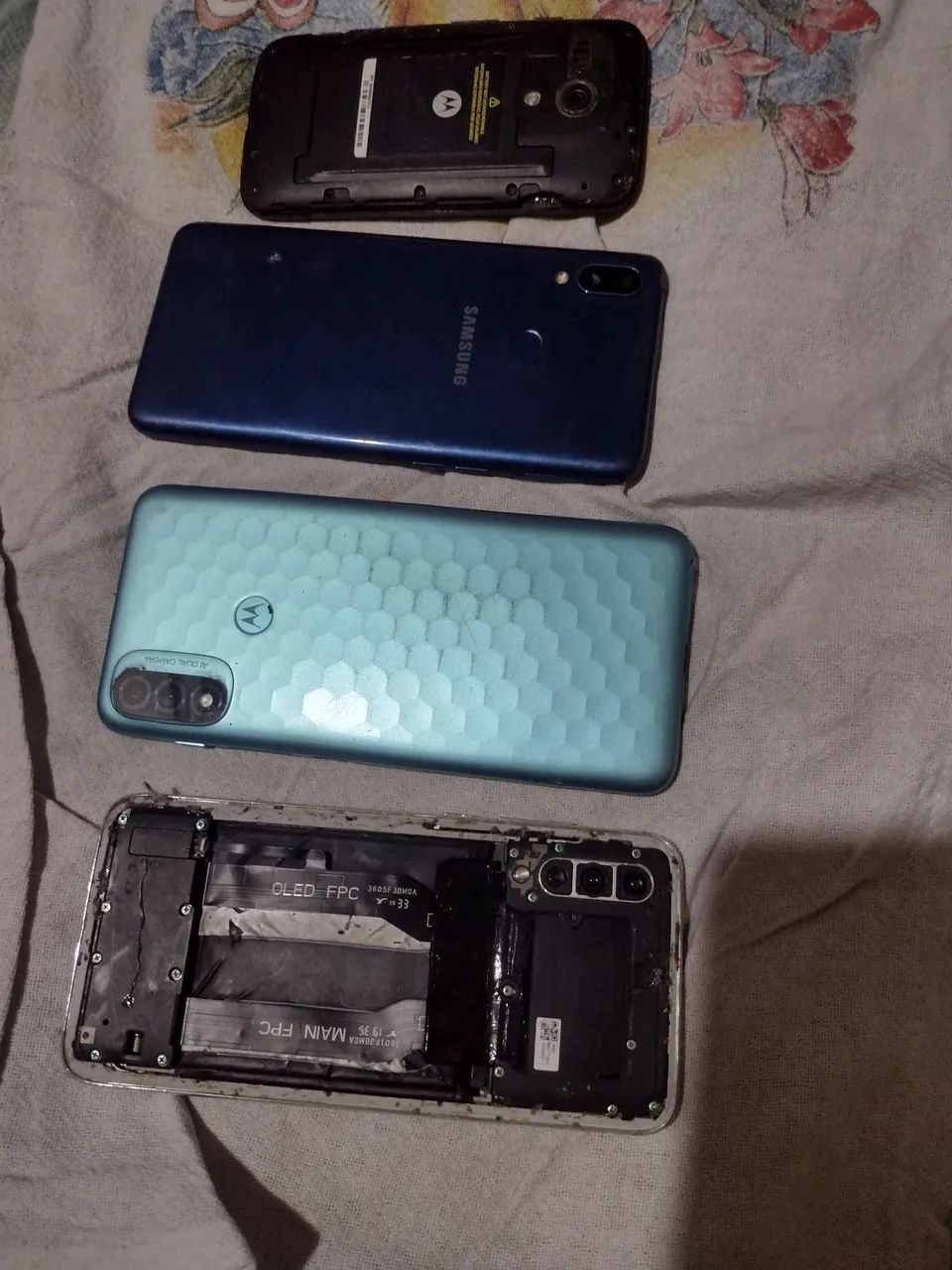 Lote d celular pra tirar peças funcionam 