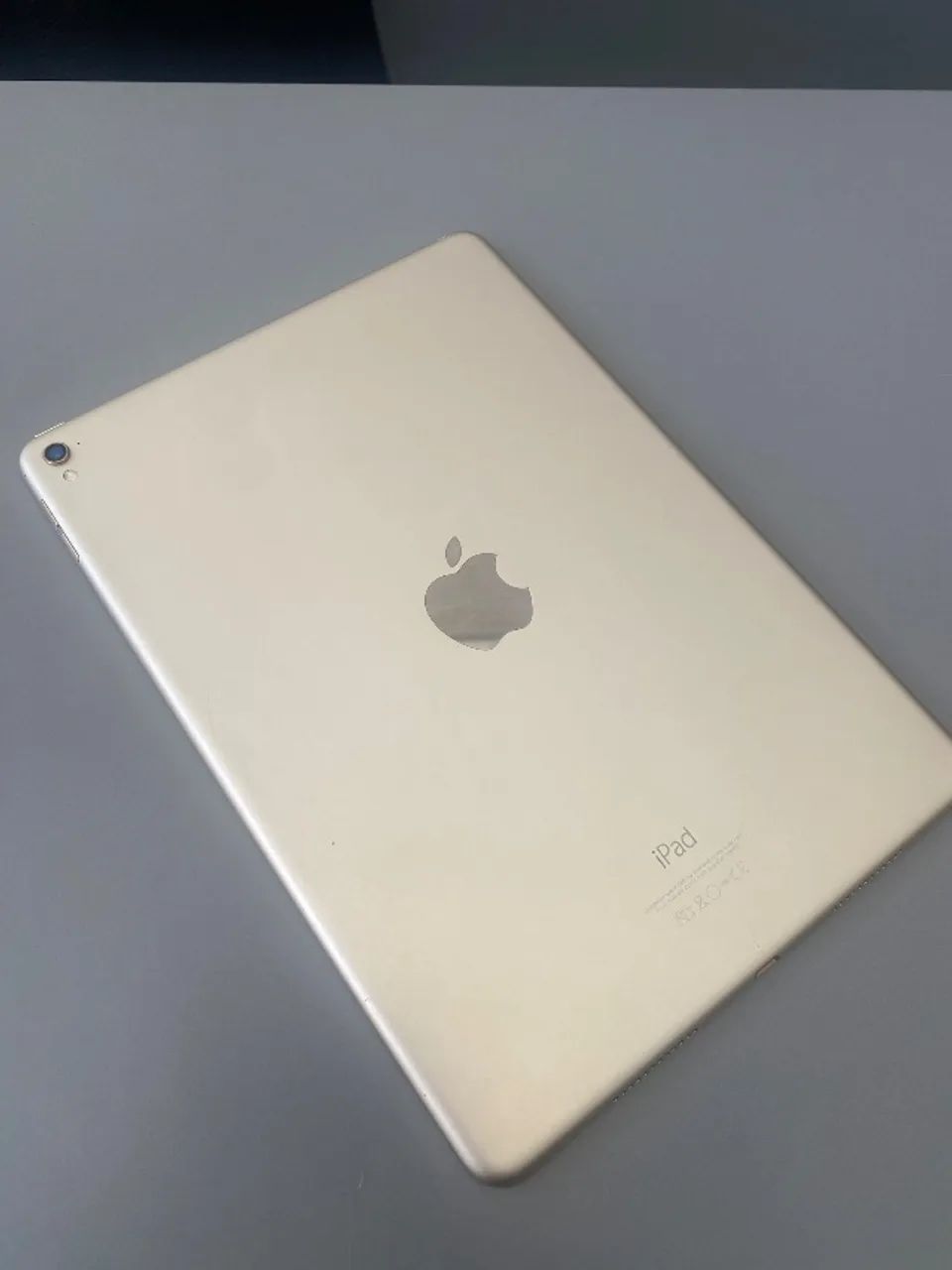 iPad 6a Geração 32 GB Dourado - Foto 2