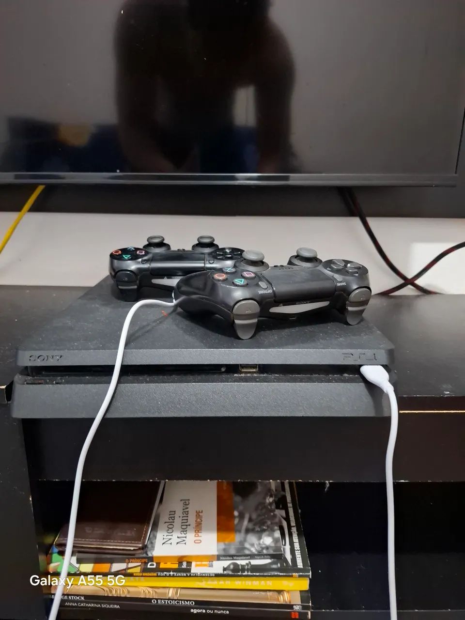 PLAYSTATION 4