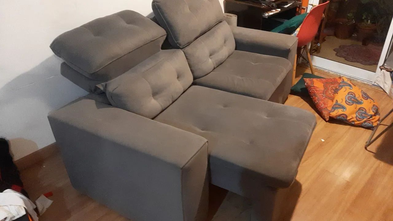 Sofá articulado dois lugares super confortável e em ótimo estado.