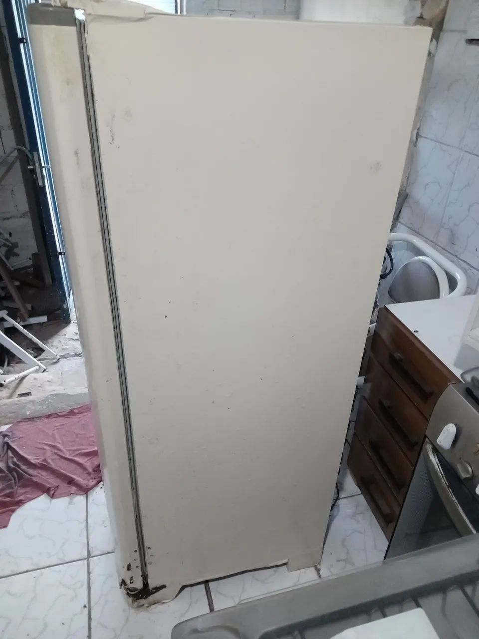 VENDO UMA GELADEIRA ESMALTECK USADA MAIS GELANDO BEM - Foto 3
