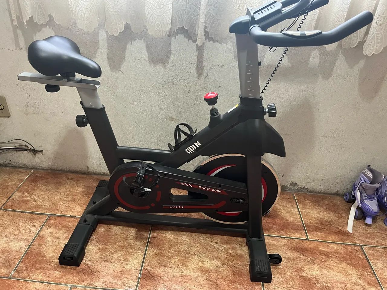 Bicicleta ergométrica nova