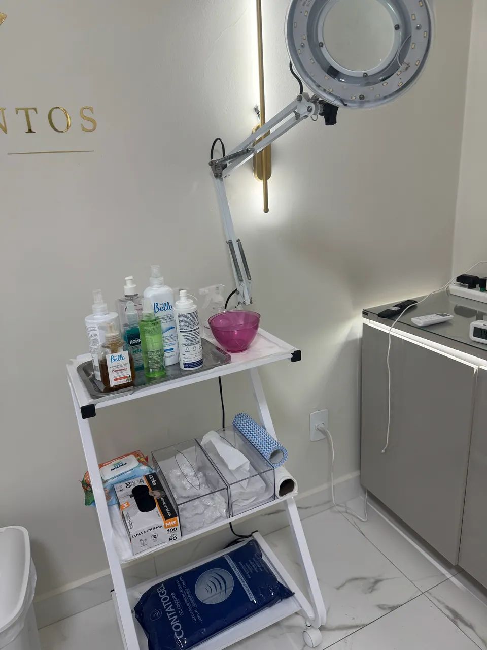 Carrinho auxiliar com lupa para estética  - Foto 3