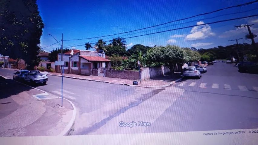 IMÓVEL  DE FRENTE PARA A  PRAÇA CENTRAL DE PLANURA MG