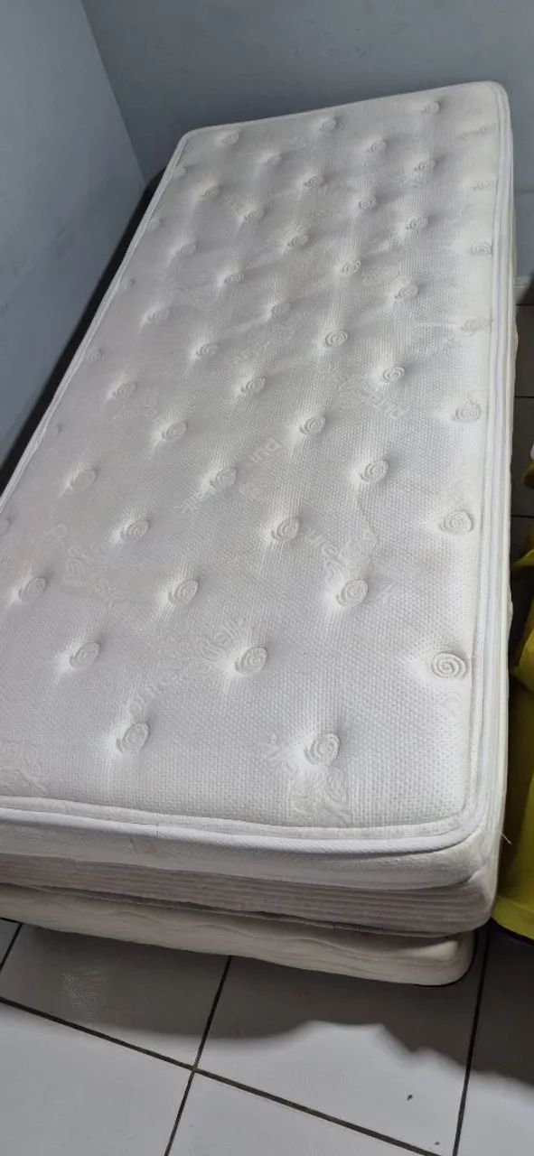 Vendo Colchão Solteiro + Base