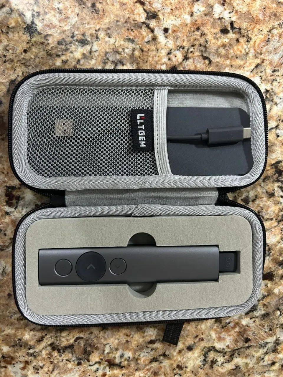 Logitech Spotlight Wireless Presenter with USB or Bluetooth Connection428513402857072640