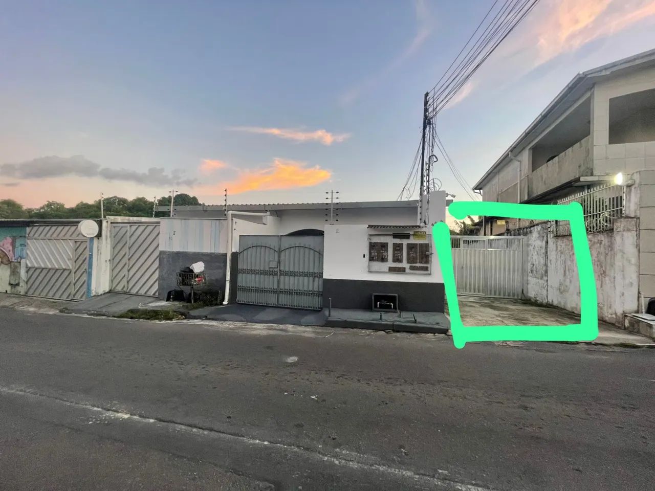 Alugo Apto no Japiim Rua Pública/ 2 quartos 
