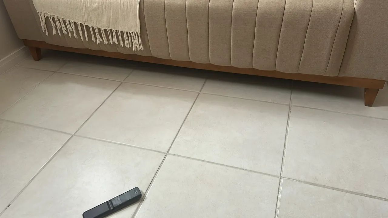 Sofá em linho 3 lugares - Foto 4