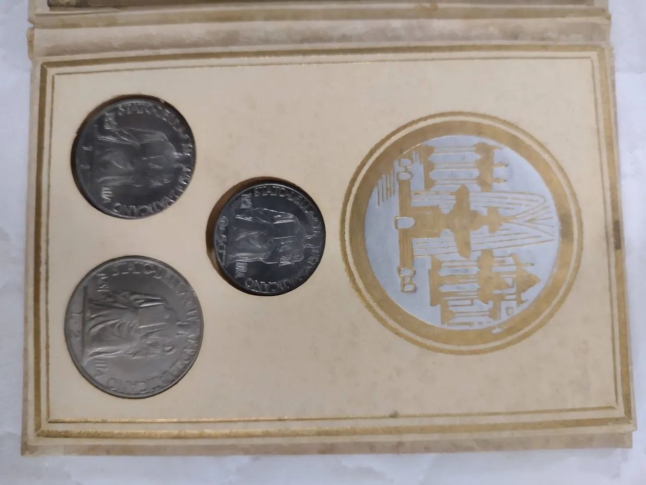 Selos e moedas do Vaticano  - Foto 3