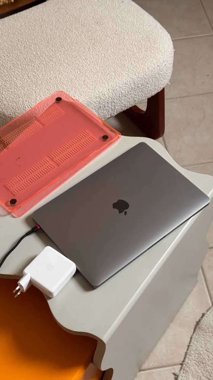 Apple MacBook Pro 13 M2 256GB | Touch Bar - Computadores e