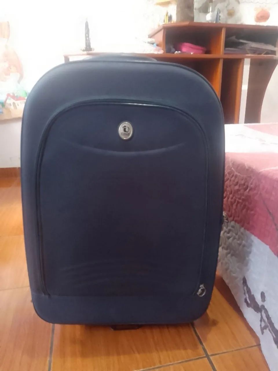 Mala de viagem grande praticamente nova 