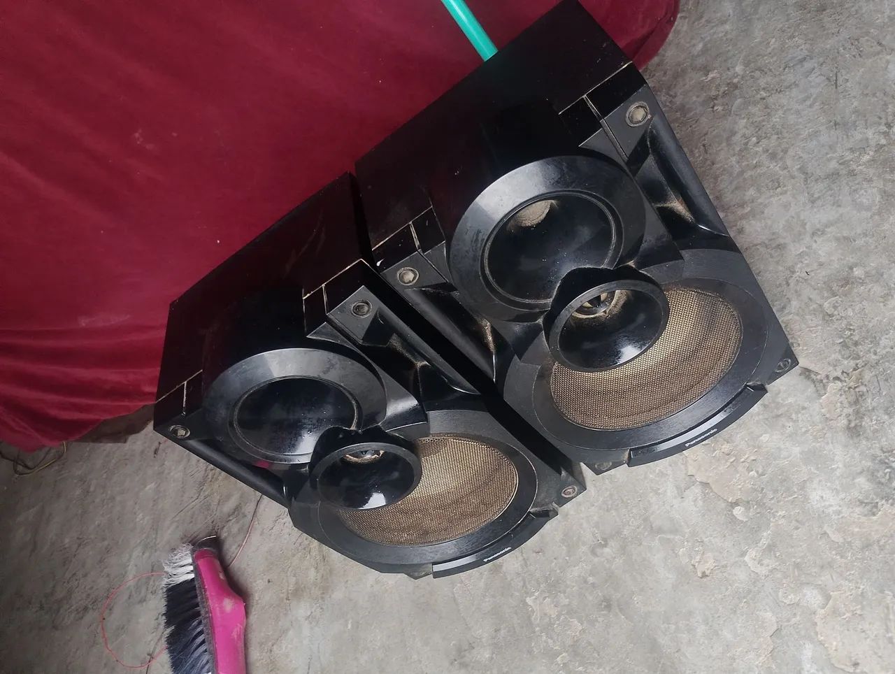 Vendo duas caixas de som