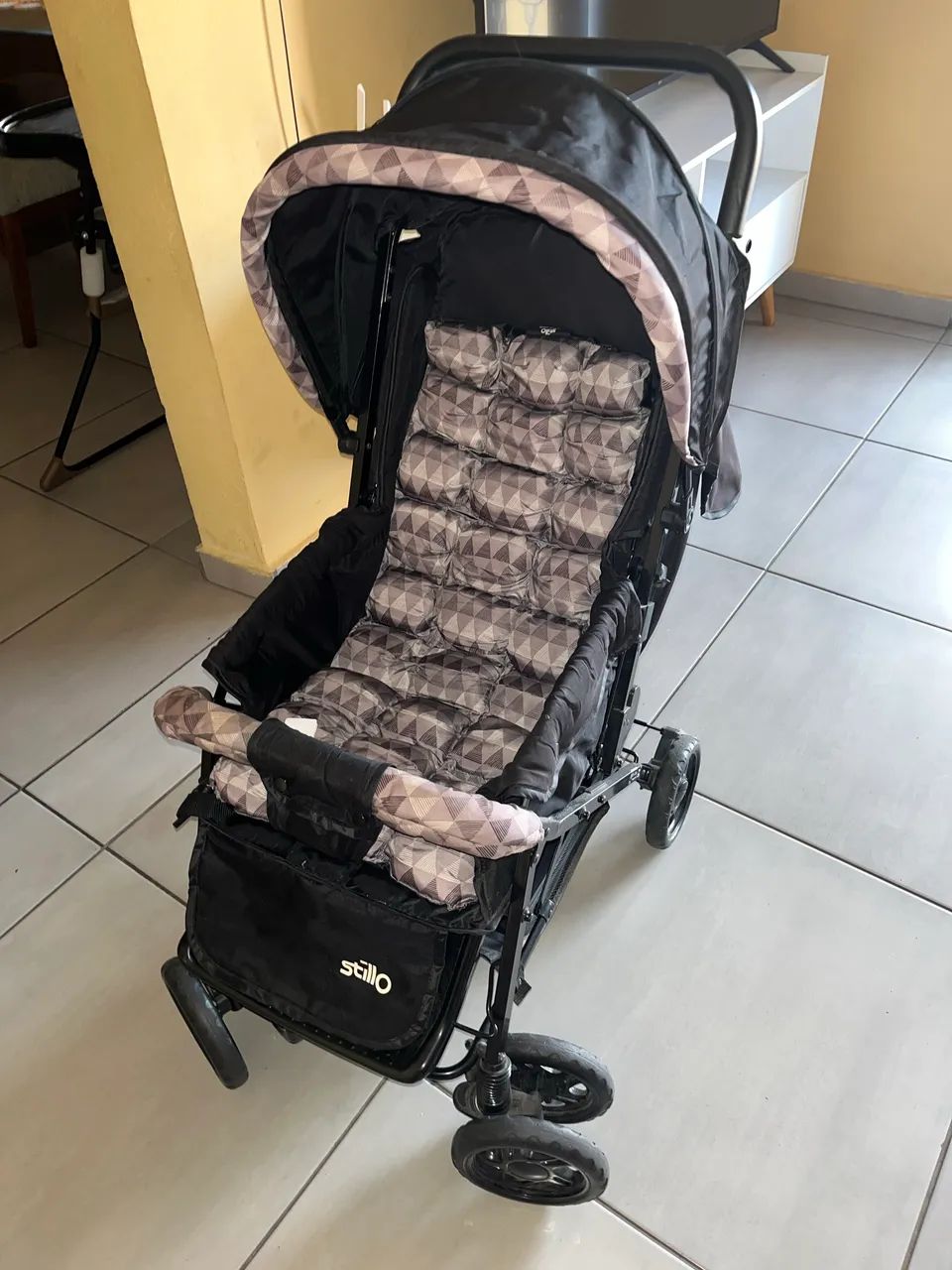 Carrinho de bebê preto ótimo estado  - Foto 5