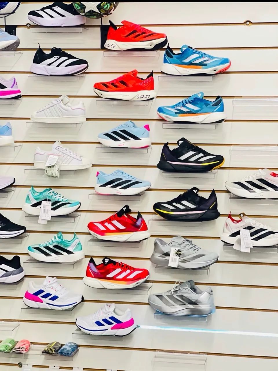 Tênis Adidas Adizero todas as cores e tamanhos sob encomenda  - Foto 2