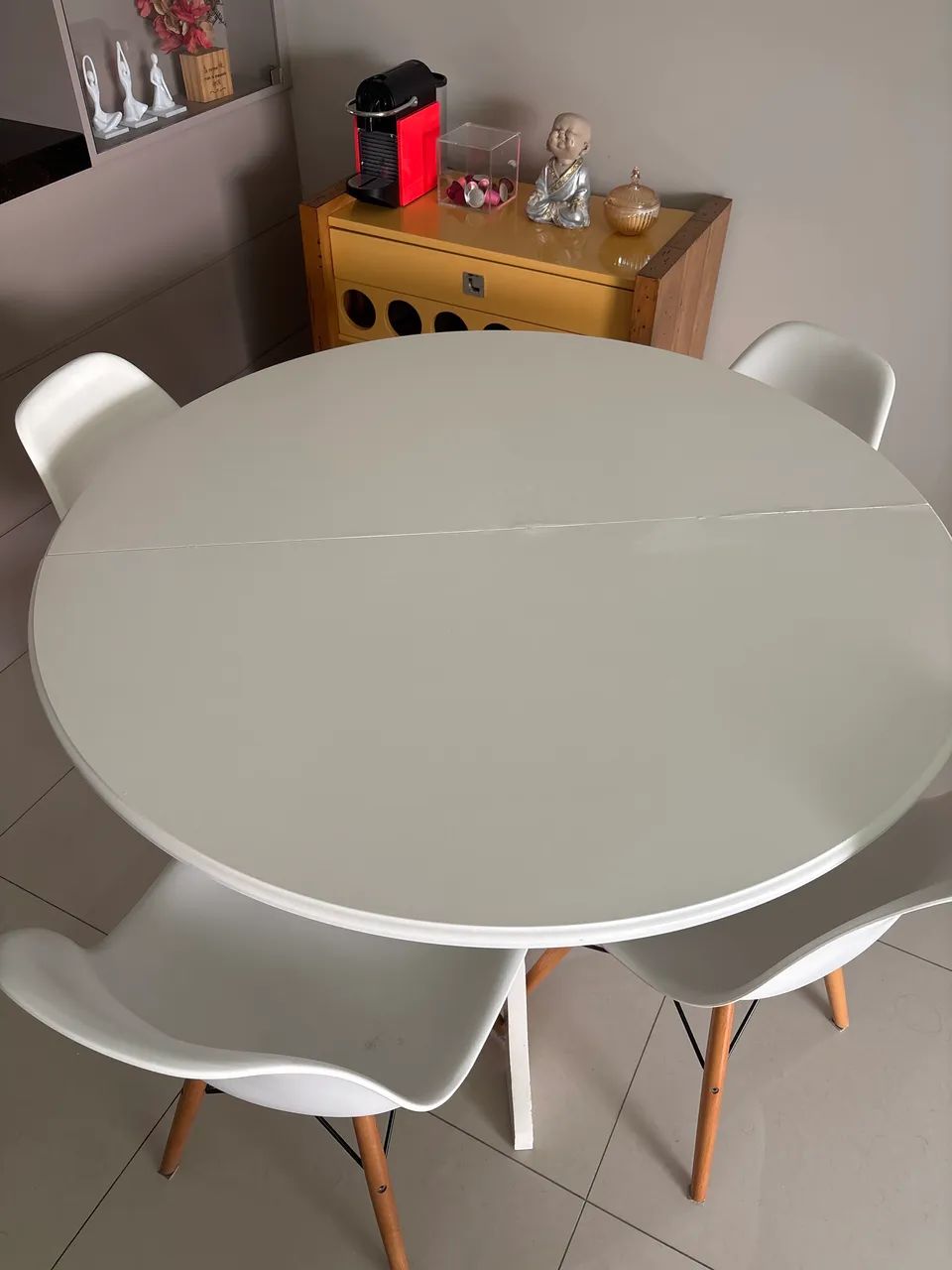 Mesa de madeira com 4 cadeira  - Foto 2