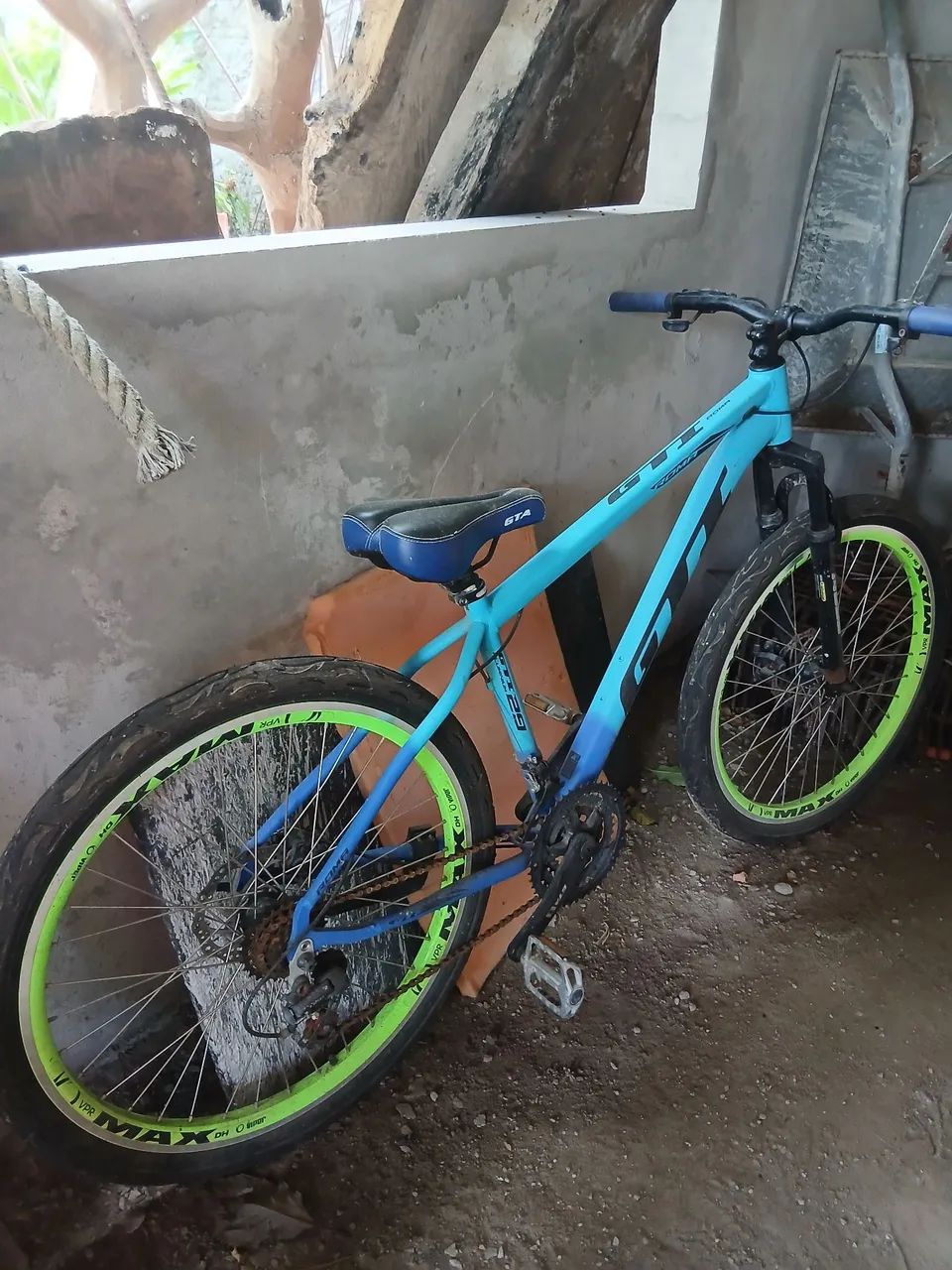 Vende-se bate seminova