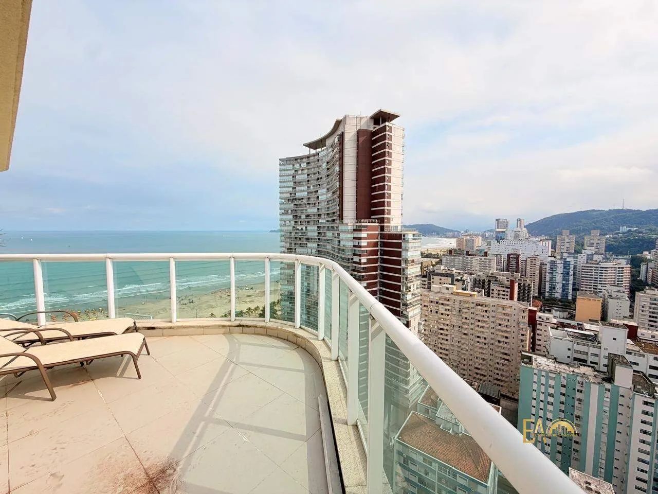 Cobertura Duplex Porteira Fechada com Vista Mar na Pompéia  Santos