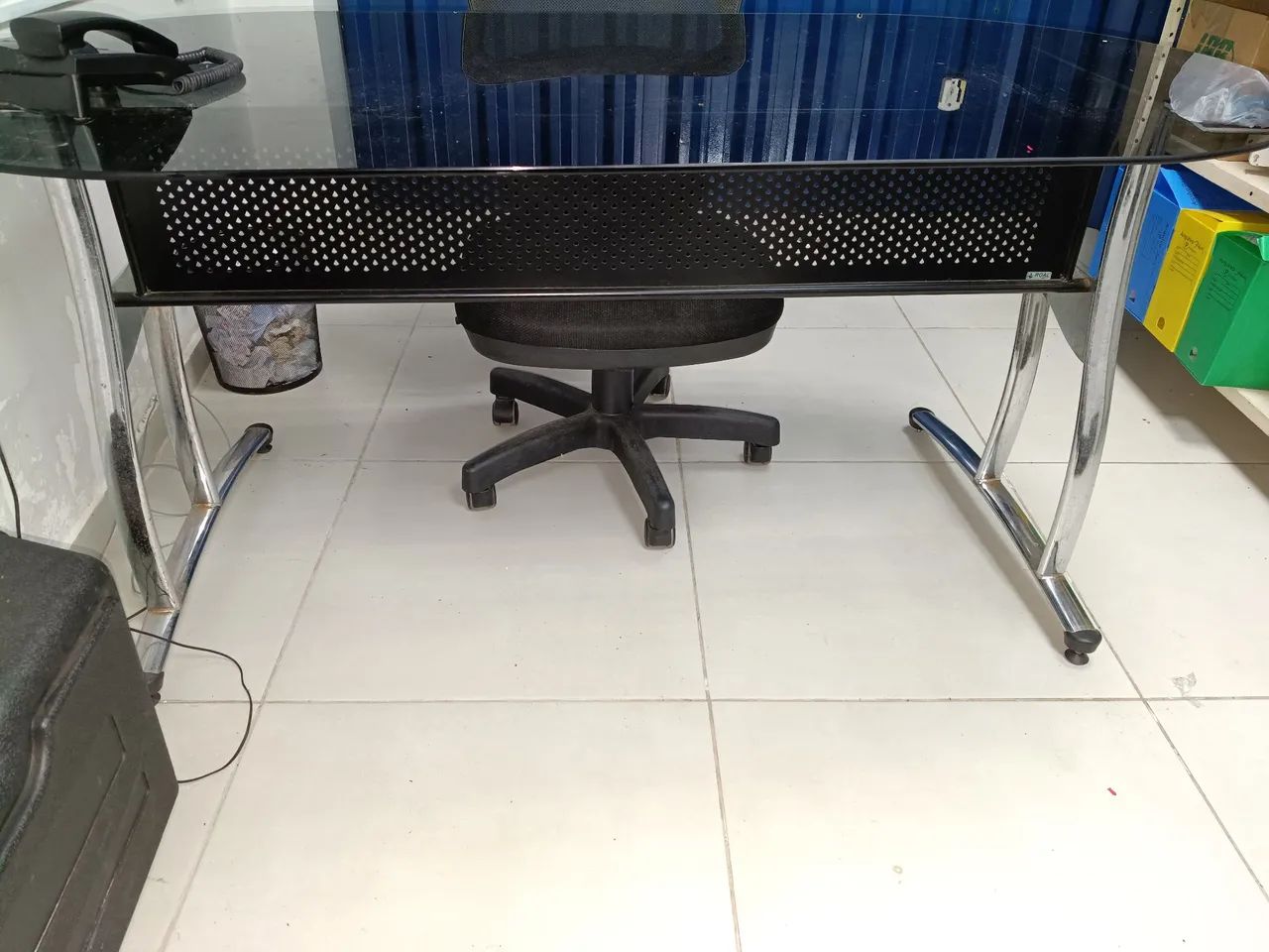 Mesa de vidro com cadeira giratória tipo diretor  - Foto 5