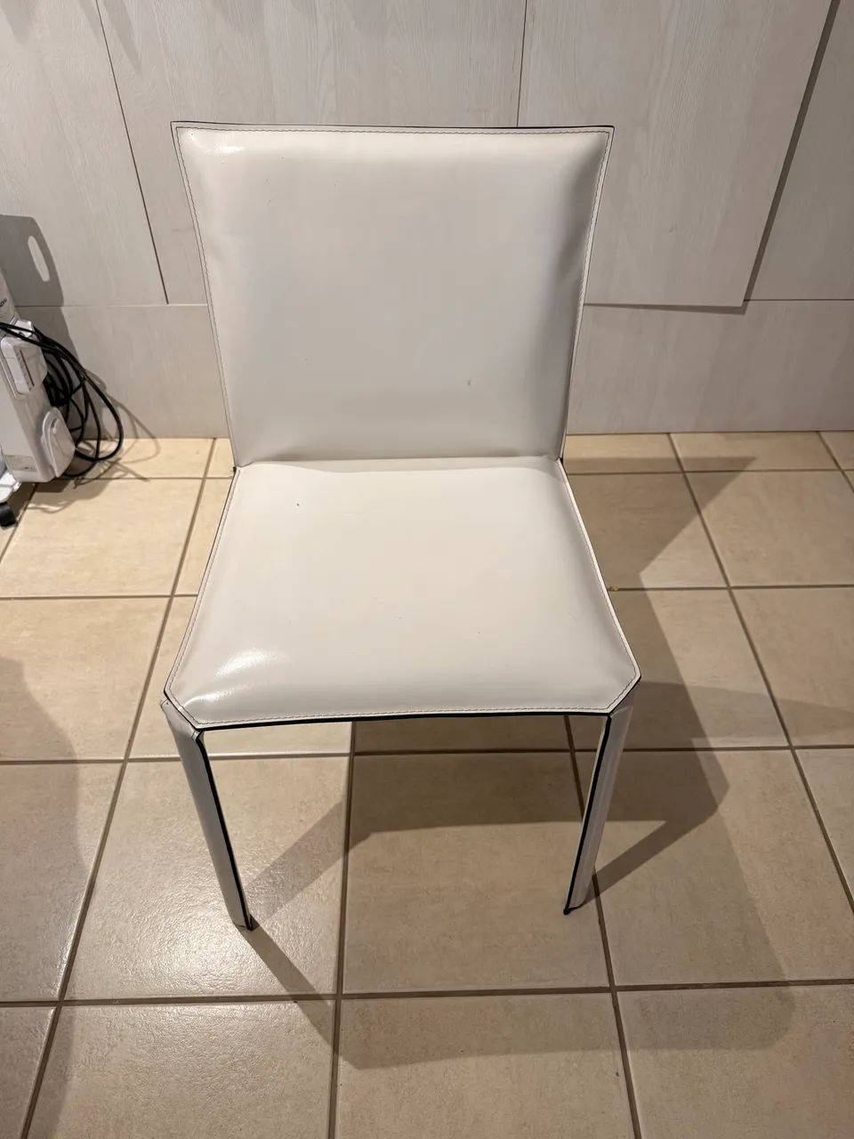 2 cadeiras revestidas 100% couro  - Foto 2