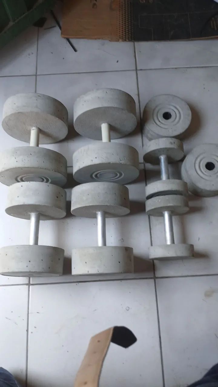 Halteres feito  de  cimento 
